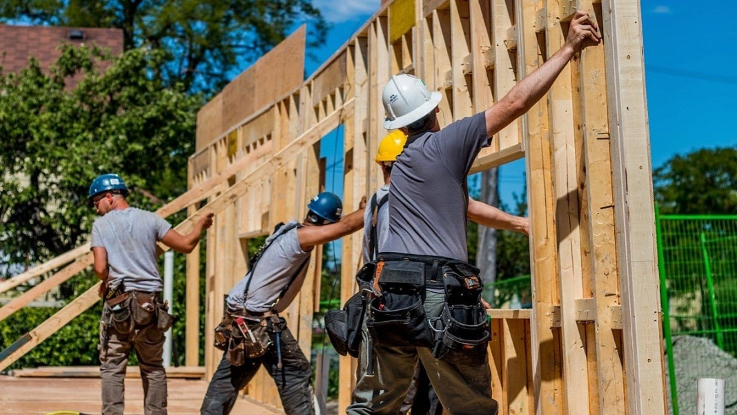 CMHC warns housing starts to fall through 2028 despite federal push for 500,000 homes a year - Western Standard
