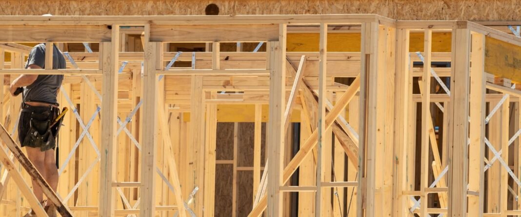 Federal government wants to build 4,000 homes despite years of real estate mismanagement